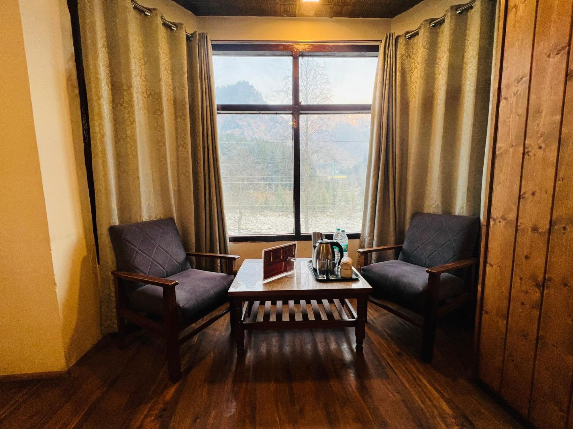 Hotel Green Link -#Near Volvo Bus Stand #Mountain View #River View #Open Terrace Manāli Exteriör bild