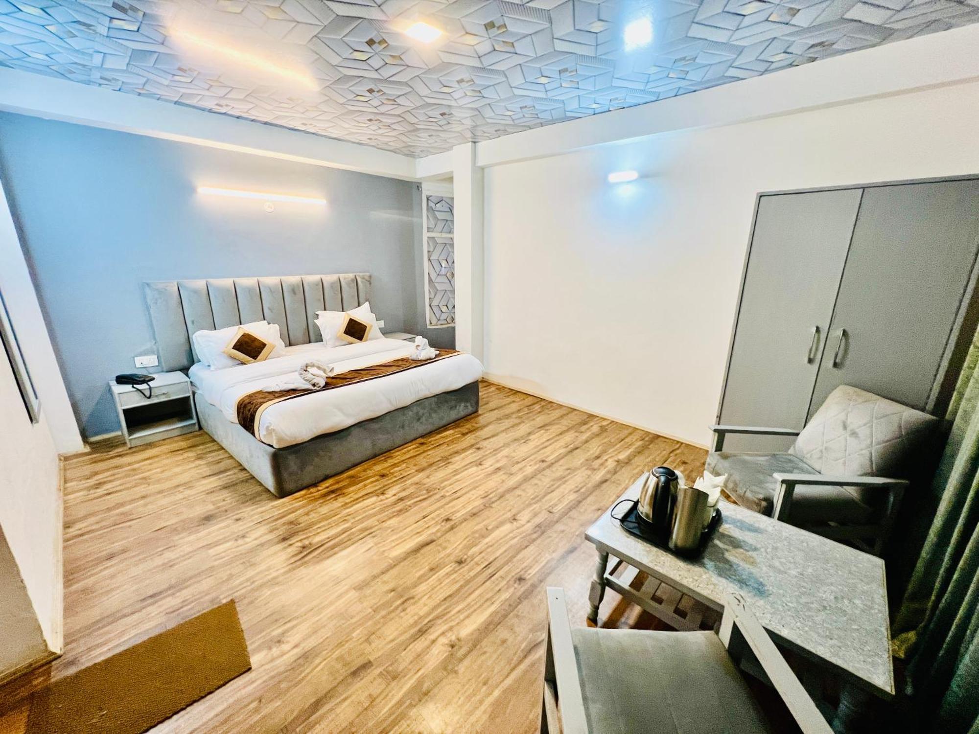 Hotel Green Link -#Near Volvo Bus Stand #Mountain View #River View #Open Terrace Manāli Exteriör bild